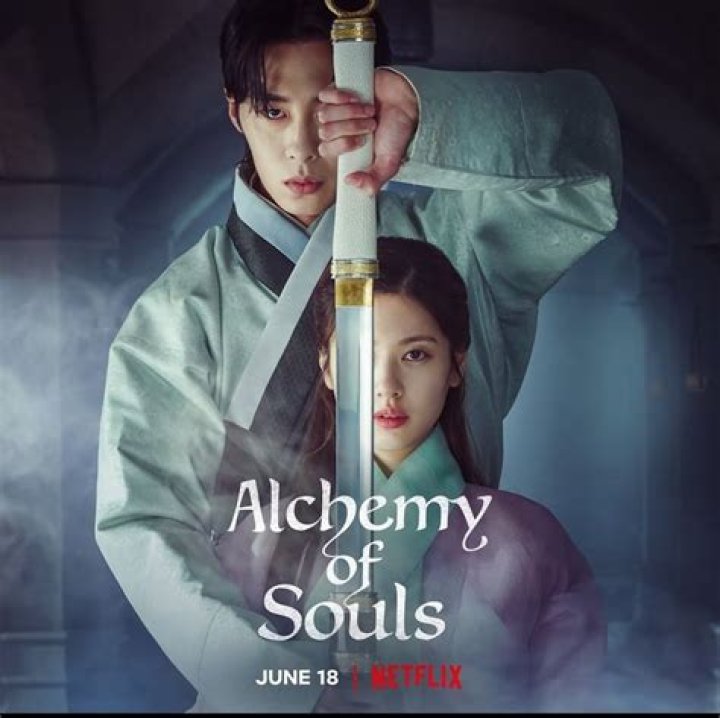 
Alchemy of Souls actor Lee Jae-wook joins co-star Go Youn-jung for discussions in new fantasy drama 