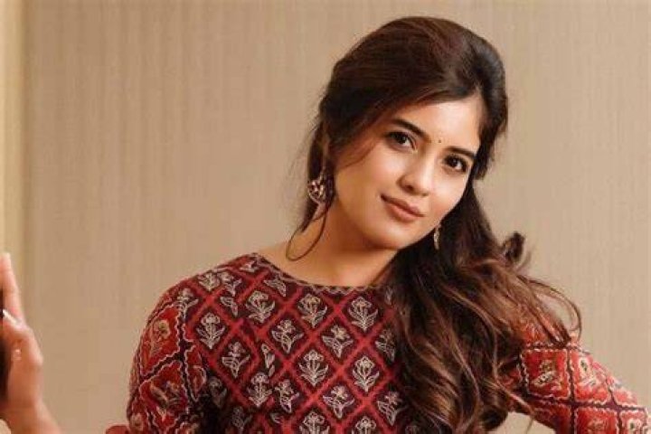 
Amritha Aiyer Height, Weight, Net Worth, Age, Birthday, Wikipedia, Who, Nationality, Biography 