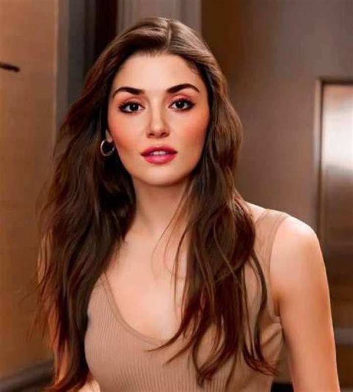 Hande Ercel Height, Age, Boyfriend, Biography, Wiki, Net Worth