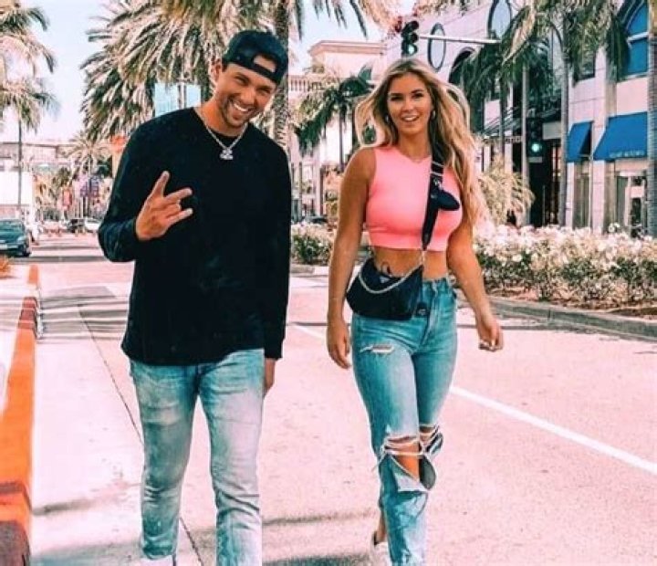 Noah Schnacky is not Married to Wife. Dating Girlfriend: Kristin Marino